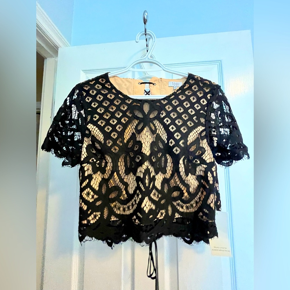 Tobi tie-back lace crop top
